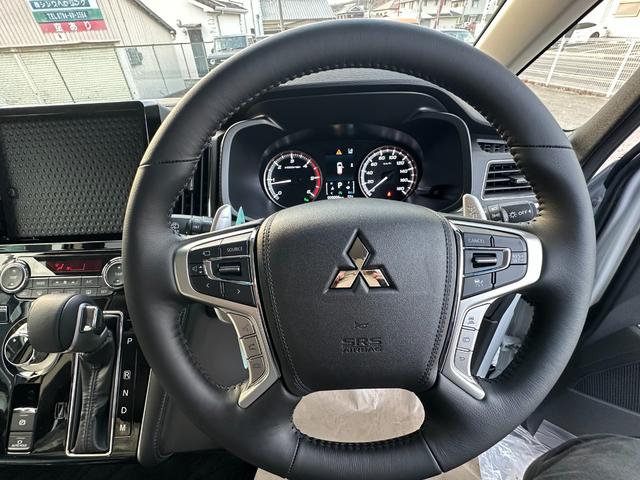 デリカＤ：５ ブラックエディション　レザーシート・前席シートヒーター・ステアリングヒーター・運転席パワーシート・両側パワースライドドア・パワーバックドア・Ｅ－Ａｓｓｉｓｔ・ＢＳＷ／ＬＣＡ［ＲＣＴＡ］・電動ステップレス・フロアマット（23枚目）