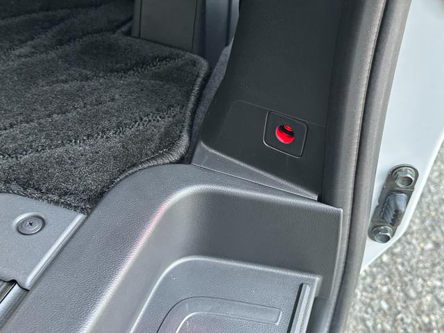 デリカＤ：５ ブラックエディション　レザーシート・前席シートヒーター・ステアリングヒーター・運転席パワーシート・両側パワースライドドア・パワーバックドア・Ｅ－Ａｓｓｉｓｔ・ＢＳＷ／ＬＣＡ［ＲＣＴＡ］・電動ステップレス・フロアマット（26枚目）
