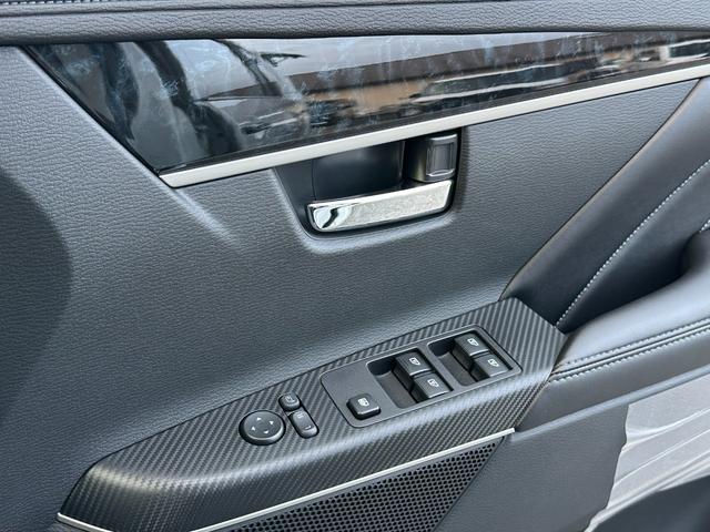 デリカＤ：５ ブラックエディション　レザーシート・前席シートヒーター・ステアリングヒーター・運転席パワーシート・両側パワースライドドア・パワーバックドア・Ｅ－Ａｓｓｉｓｔ・ＢＳＷ／ＬＣＡ［ＲＣＴＡ］・電動ステップレス・フロアマット（28枚目）