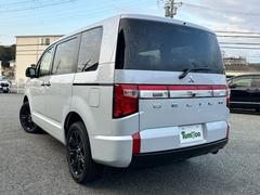 �ۥ磻�ȥ�������ɤΥܥǥ����顼�˥֥�å��Υѡ��Ĥ����ޤ�ޤ��� 3