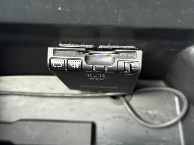 N-BOX G ターボSSパッケージ 純正ナビ/バックカメラ/フルセグ/Bluetooth/ドラレコ/両側パワスラ/新品タイヤ/新品バッテリーETC/HID/クルコン/パドルシフト/スマートキー&プッシュスタート/禁煙車(18枚目)
