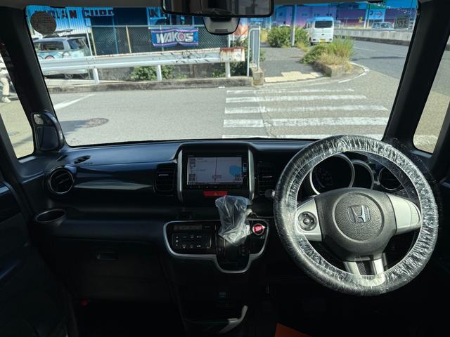 N-BOXカスタム G・Lパッケージ 後期型/純正ナビ/フルセグTV/Bluetooth/バックカメラ/ステアリングスイッチ/衝突軽減ブレーキ/ETC車載器/HID/パワースライドドア/スマートキー&プッシュスタート/ホンダD下取車/(8枚目)