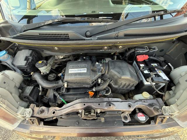 N-BOX 2トーンカラースタイル G SSパッケージ 純正ナビ/フルセグ/バックカメラ/Bluetooth/両側パワスラ/衝突軽減ブレーキ/シートヒーター/HID/IIトーンカラー/ステアリングスイッチ/キー2個/ホンダD下取車/車検整備付/禁煙車(7枚目)