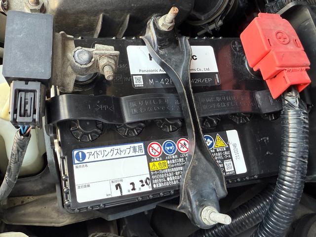 N-BOX 2トーンカラースタイル G SSパッケージ 純正ナビ/フルセグ/バックカメラ/Bluetooth/両側パワスラ/衝突軽減ブレーキ/シートヒーター/HID/IIトーンカラー/ステアリングスイッチ/キー2個/ホンダD下取車/車検整備付/禁煙車(8枚目)