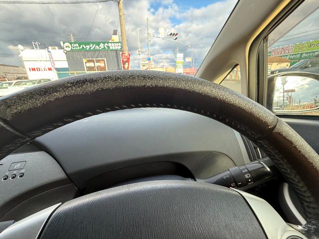 プリウス Ｇ　最終後期型／レーダークルーズ／純正ナビ／ＴＶ／Ｂｌｕｅｔｏｏｔｈ／バックカメラ／純正ドラレコ／ＥＴＣ車載器／衝突軽減ブレーキ／パワーシート／ハーフレザー／キー２個／ＨＩＤ／Ｆフォグランプ／車検整備付（28枚目）