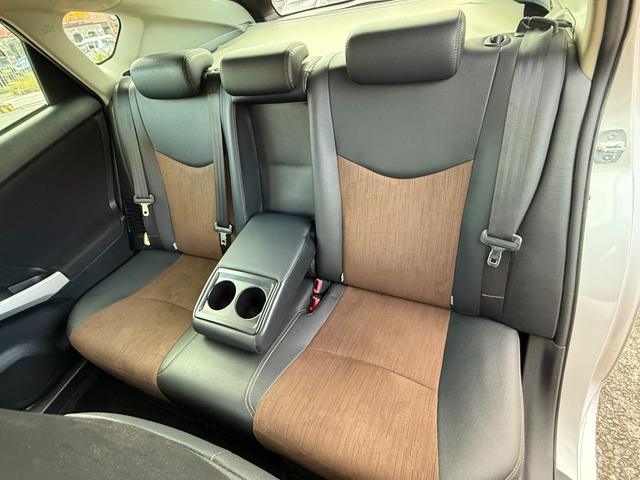 プリウス Ｇ　最終後期型／レーダークルーズ／純正ナビ／ＴＶ／Ｂｌｕｅｔｏｏｔｈ／バックカメラ／純正ドラレコ／ＥＴＣ車載器／衝突軽減ブレーキ／パワーシート／ハーフレザー／キー２個／ＨＩＤ／Ｆフォグランプ／車検整備付（40枚目）