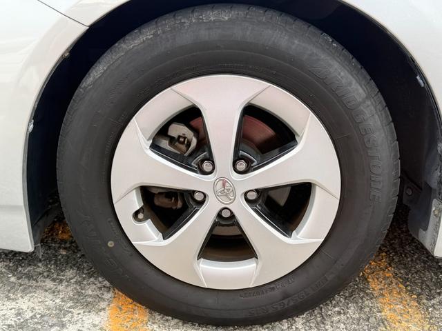 プリウス Ｇ　最終後期型／レーダークルーズ／純正ナビ／ＴＶ／Ｂｌｕｅｔｏｏｔｈ／バックカメラ／純正ドラレコ／ＥＴＣ車載器／衝突軽減ブレーキ／パワーシート／ハーフレザー／キー２個／ＨＩＤ／Ｆフォグランプ／車検整備付（72枚目）