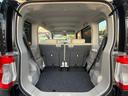 リヤシートをスライドすれば荷室の拡大が行えます!