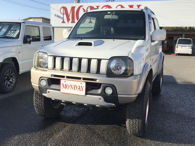 ジムニー ランドベンチャー　リフトアップ車　社外アルミホイール　オーバーフェンダー　　ＥＴＣ　マニュアルエアコン　パワーウィンドウ　電動格納ミラー　前席両側エアバック　ＣＤチューナー　パールホワイト（2枚目）