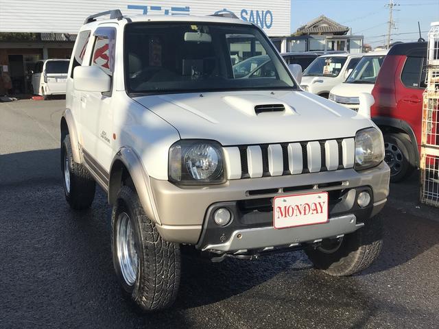 ジムニー ランドベンチャー　リフトアップ車　社外アルミホイール　オーバーフェンダー　　ＥＴＣ　マニュアルエアコン　パワーウィンドウ　電動格納ミラー　前席両側エアバック　ＣＤチューナー　パールホワイト（4枚目）