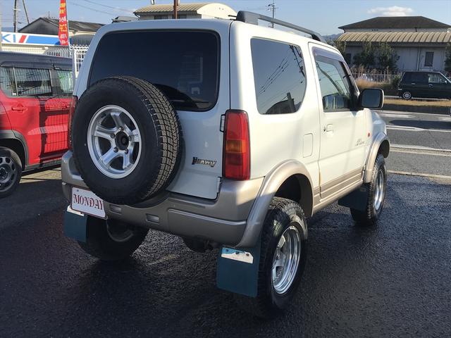 ジムニー ランドベンチャー　リフトアップ車　社外アルミホイール　オーバーフェンダー　　ＥＴＣ　マニュアルエアコン　パワーウィンドウ　電動格納ミラー　前席両側エアバック　ＣＤチューナー　パールホワイト（7枚目）