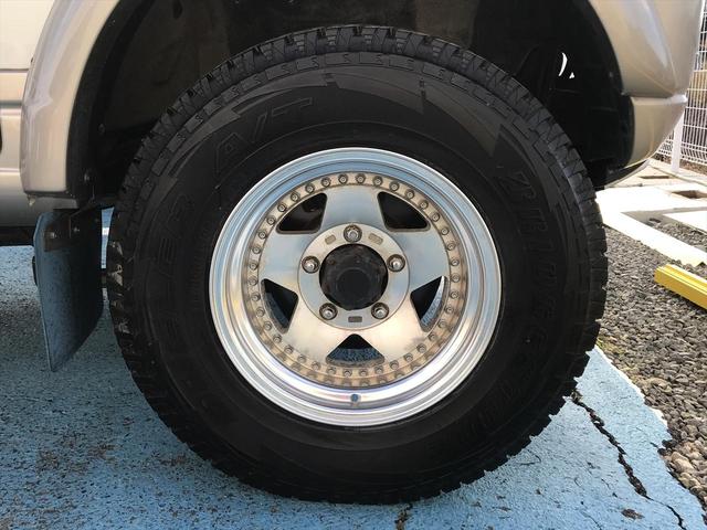 ジムニー ランドベンチャー　リフトアップ車　社外アルミホイール　オーバーフェンダー　　ＥＴＣ　マニュアルエアコン　パワーウィンドウ　電動格納ミラー　前席両側エアバック　ＣＤチューナー　パールホワイト（33枚目）