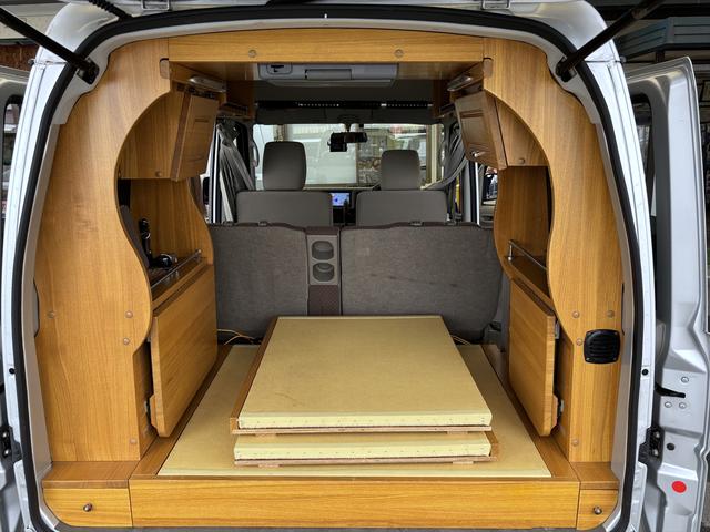 エブリイ ジョインターボ　車中泊仕様　畳調ベッドマット　ナビ　フルセグＴＶ　ドラレコ　後席モニター　　流し台　給排水タンク　サブバッテリー　外部充電（11枚目）