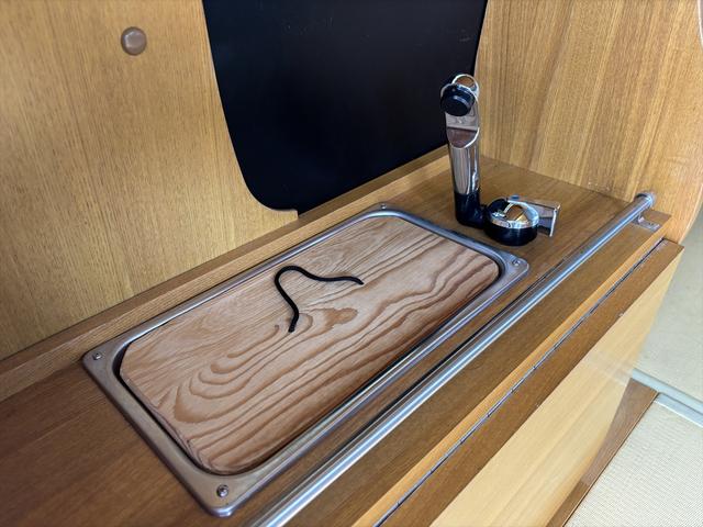 エブリイ ジョインターボ　車中泊仕様　畳調ベッドマット　ナビ　フルセグＴＶ　ドラレコ　後席モニター　　流し台　給排水タンク　サブバッテリー　外部充電（16枚目）
