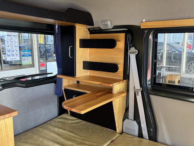 エブリイ ＰＣ　車中泊　プチキャンＴＲＹ２キット　ナビ　フルセグＴＶ　バックカメラ　ＥＴＣ　後席用モニター　ＬＥＤイルミライト　遮光カーテン　網戸　ベッドキット　タフレックルーフキャリア　ブレーキサポート（17枚目）