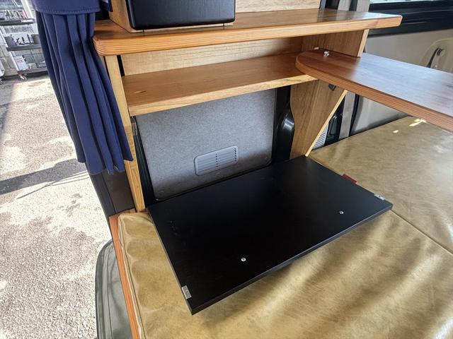 エブリイ ＰＣ　車中泊　プチキャンＴＲＹ２キット　ナビ　フルセグＴＶ　バックカメラ　ＥＴＣ　後席用モニター　ＬＥＤイルミライト　遮光カーテン　網戸　ベッドキット　タフレックルーフキャリア　ブレーキサポート（18枚目）