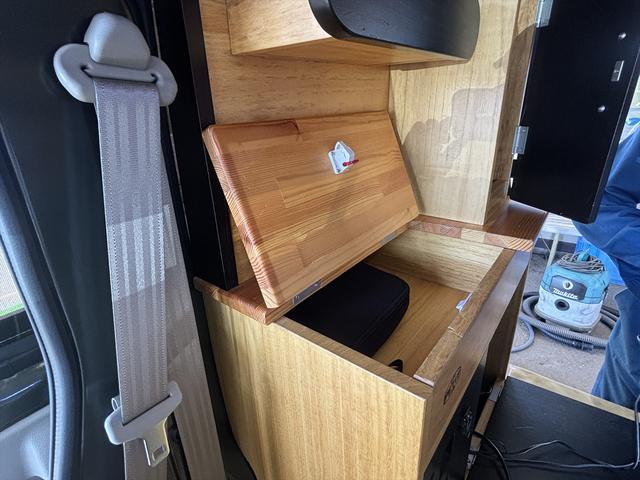 エブリイ ＰＣ　車中泊　プチキャンＴＲＹ２キット　ナビ　フルセグＴＶ　バックカメラ　ＥＴＣ　後席用モニター　ＬＥＤイルミライト　遮光カーテン　網戸　ベッドキット　タフレックルーフキャリア　ブレーキサポート（24枚目）