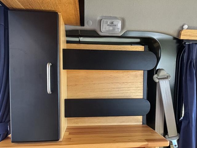 エブリイ ＰＣ　車中泊　プチキャンＴＲＹ２キット　ナビ　フルセグＴＶ　バックカメラ　ＥＴＣ　後席用モニター　ＬＥＤイルミライト　遮光カーテン　網戸　ベッドキット　タフレックルーフキャリア　ブレーキサポート（25枚目）