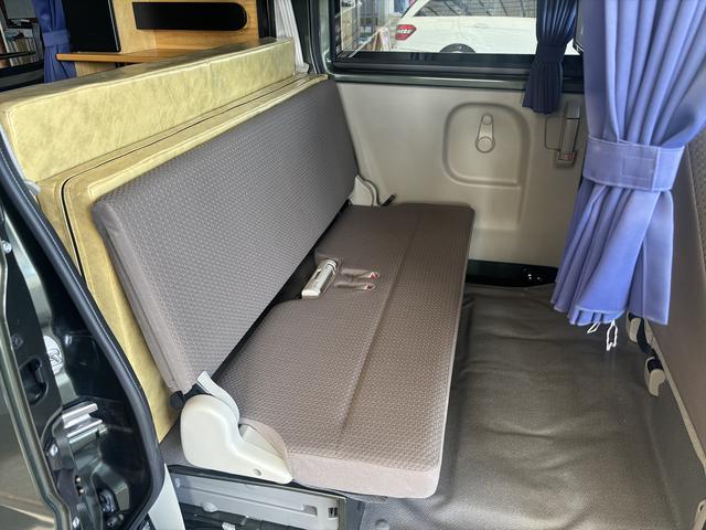 エブリイ ＰＣ　車中泊　プチキャンＴＲＹ２キット　ナビ　フルセグＴＶ　バックカメラ　ＥＴＣ　後席用モニター　ＬＥＤイルミライト　遮光カーテン　網戸　ベッドキット　タフレックルーフキャリア　ブレーキサポート（40枚目）