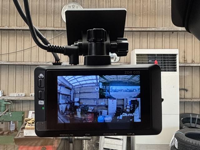 エブリイワゴン ＰＺターボスペシャル　９インチナビ　アルパイン後席モニター　フルセグ　ＣＤ＆ＤＶＤ　社外アルミ　バックカメラ　ＥＴＣ　前後ドライブレコーダー　ベッドキット　両側電動スライド　プッシュスタート　ルーフキャリア（16枚目）