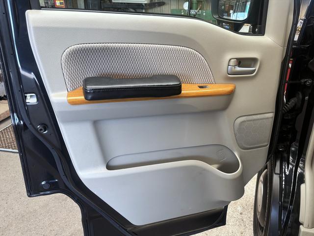 エブリイワゴン ＰＺターボスペシャル　９インチナビ　アルパイン後席モニター　フルセグ　ＣＤ＆ＤＶＤ　社外アルミ　バックカメラ　ＥＴＣ　前後ドライブレコーダー　ベッドキット　両側電動スライド　プッシュスタート　ルーフキャリア（44枚目）