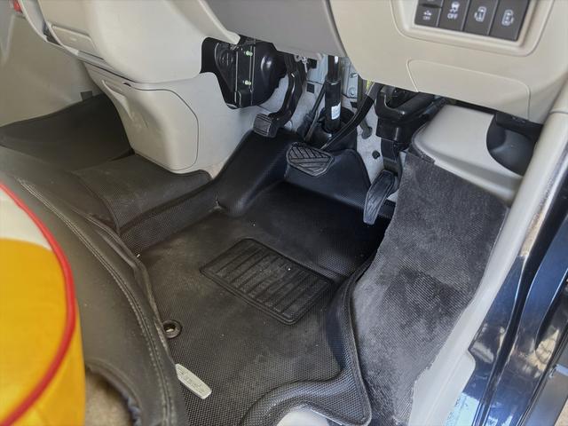 エブリイワゴン ＰＺターボスペシャル　９インチナビ　アルパイン後席モニター　フルセグ　ＣＤ＆ＤＶＤ　社外アルミ　バックカメラ　ＥＴＣ　前後ドライブレコーダー　ベッドキット　両側電動スライド　プッシュスタート　ルーフキャリア（46枚目）