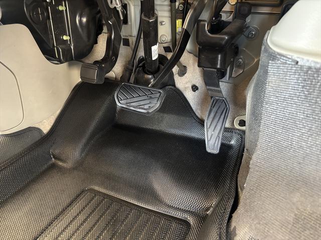 エブリイワゴン ＰＺターボスペシャル　９インチナビ　アルパイン後席モニター　フルセグ　ＣＤ＆ＤＶＤ　社外アルミ　バックカメラ　ＥＴＣ　前後ドライブレコーダー　ベッドキット　両側電動スライド　プッシュスタート　ルーフキャリア（47枚目）