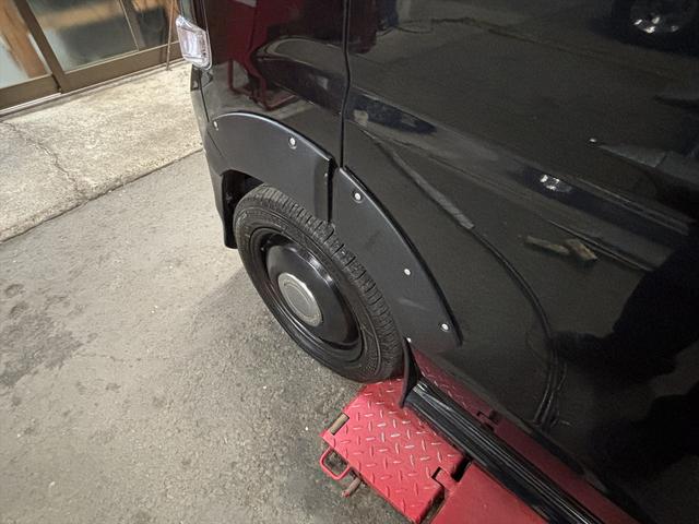 エブリイワゴン ＰＺターボスペシャル　９インチナビ　アルパイン後席モニター　フルセグ　ＣＤ＆ＤＶＤ　社外アルミ　バックカメラ　ＥＴＣ　前後ドライブレコーダー　ベッドキット　両側電動スライド　プッシュスタート　ルーフキャリア（61枚目）