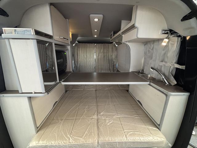 エブリイ ＰＣリミテッド　車中泊仕様　岡モータース＜ミニチュアクルーズＳＶ＞　ワンオーナー　リクライニングベッド　ソーラーパネル　外部充電　シンク　走行充電　サブバッテリー２個　間接照明　ナビ　ＴＶ　バックカメラ　ＥＴＣ（14枚目）