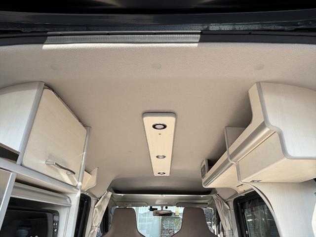 エブリイ ＰＣリミテッド　車中泊仕様　岡モータース＜ミニチュアクルーズＳＶ＞　ワンオーナー　リクライニングベッド　ソーラーパネル　外部充電　シンク　走行充電　サブバッテリー２個　間接照明　ナビ　ＴＶ　バックカメラ　ＥＴＣ（15枚目）