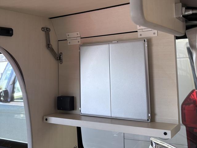 エブリイ ＰＣリミテッド　車中泊仕様　岡モータース＜ミニチュアクルーズＳＶ＞　ワンオーナー　リクライニングベッド　ソーラーパネル　外部充電　シンク　走行充電　サブバッテリー２個　間接照明　ナビ　ＴＶ　バックカメラ　ＥＴＣ（22枚目）