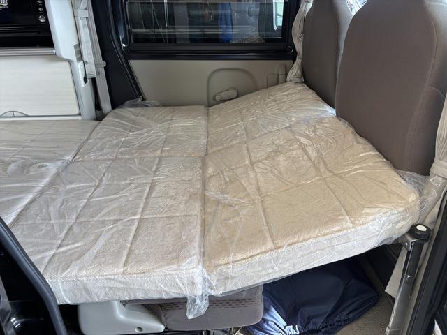 エブリイ ＰＣリミテッド　車中泊仕様　岡モータース＜ミニチュアクルーズＳＶ＞　ワンオーナー　リクライニングベッド　ソーラーパネル　外部充電　シンク　走行充電　サブバッテリー２個　間接照明　ナビ　ＴＶ　バックカメラ　ＥＴＣ（27枚目）