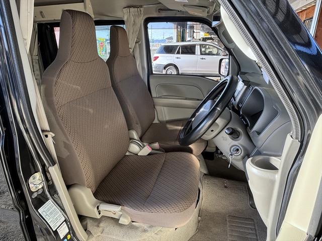 エブリイ ＰＣリミテッド　車中泊仕様　岡モータース＜ミニチュアクルーズＳＶ＞　ワンオーナー　リクライニングベッド　ソーラーパネル　外部充電　シンク　走行充電　サブバッテリー２個　間接照明　ナビ　ＴＶ　バックカメラ　ＥＴＣ（40枚目）