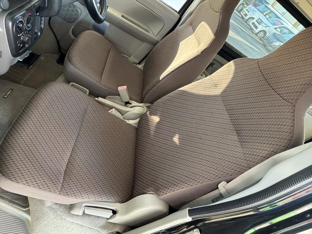 エブリイ ＰＣリミテッド　車中泊仕様　岡モータース＜ミニチュアクルーズＳＶ＞　ワンオーナー　リクライニングベッド　ソーラーパネル　外部充電　シンク　走行充電　サブバッテリー２個　間接照明　ナビ　ＴＶ　バックカメラ　ＥＴＣ（43枚目）