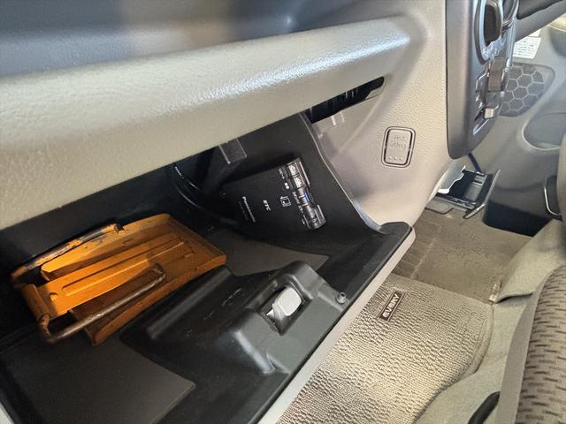 エブリイ ＰＣリミテッド　車中泊仕様　岡モータース＜ミニチュアクルーズＳＶ＞　ワンオーナー　リクライニングベッド　ソーラーパネル　外部充電　シンク　走行充電　サブバッテリー２個　間接照明　ナビ　ＴＶ　バックカメラ　ＥＴＣ（55枚目）