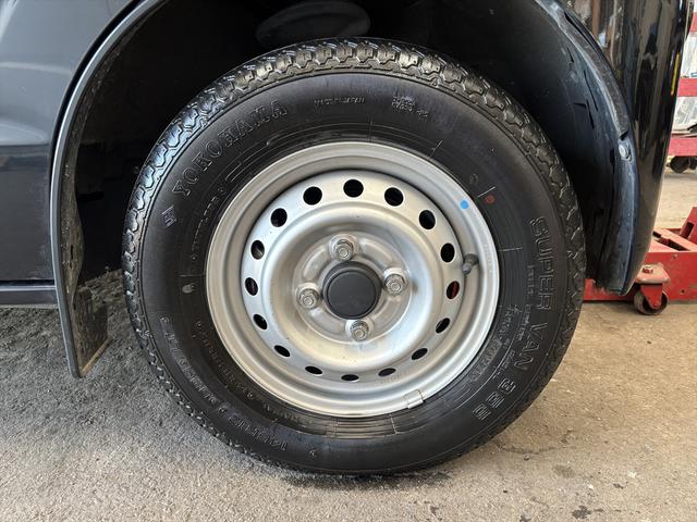 エブリイ ＰＣリミテッド　車中泊仕様　岡モータース＜ミニチュアクルーズＳＶ＞　ワンオーナー　リクライニングベッド　ソーラーパネル　外部充電　シンク　走行充電　サブバッテリー２個　間接照明　ナビ　ＴＶ　バックカメラ　ＥＴＣ（66枚目）