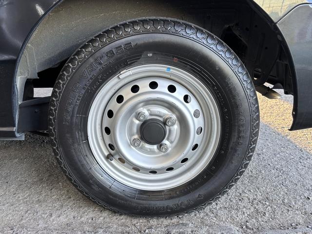 エブリイ ＰＣリミテッド　車中泊仕様　岡モータース＜ミニチュアクルーズＳＶ＞　ワンオーナー　リクライニングベッド　ソーラーパネル　外部充電　シンク　走行充電　サブバッテリー２個　間接照明　ナビ　ＴＶ　バックカメラ　ＥＴＣ（67枚目）