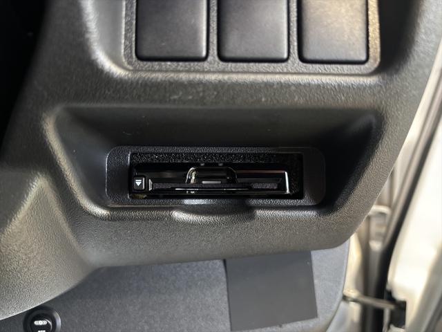 ハイエースバン ロングＤＸ　同色バンパー　後席クーラー　電格ミラー　前後ソナー　ナビ　フルセグＴＶ　バックカメラ　ＣＤ＆ＤＶＤ　ＥＴＣ　フォグランプ（18枚目）