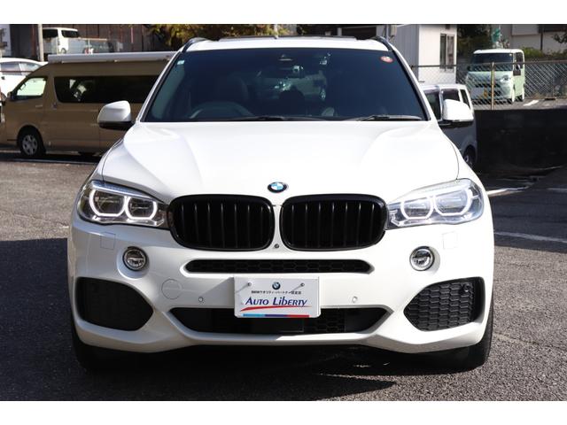Ｘ５ リミテッドホワイト　２年間保証付　限定車　電動サンルーフ　黒革シート　シートヒーター　ハーマンカードン　ソフトクローズ　純正ＨＤＤナビ　地デジＴＶ　サラウンドビュー　純正２０インチＡＷ　パワーバックドア　ＡＣＣ　ＥＴＣ（3枚目）
