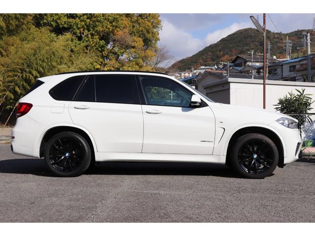 Ｘ５ リミテッドホワイト　２年間保証付　限定車　電動サンルーフ　黒革シート　シートヒーター　ハーマンカードン　ソフトクローズ　純正ＨＤＤナビ　地デジＴＶ　サラウンドビュー　純正２０インチＡＷ　パワーバックドア　ＡＣＣ　ＥＴＣ（5枚目）
