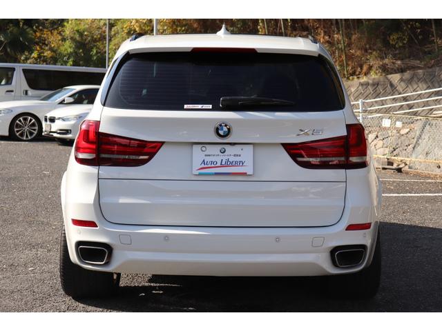 Ｘ５ リミテッドホワイト　２年間保証付　限定車　電動サンルーフ　黒革シート　シートヒーター　ハーマンカードン　ソフトクローズ　純正ＨＤＤナビ　地デジＴＶ　サラウンドビュー　純正２０インチＡＷ　パワーバックドア　ＡＣＣ　ＥＴＣ（7枚目）