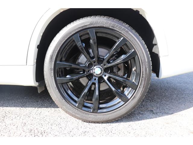 Ｘ５ リミテッドホワイト　２年間保証付　限定車　電動サンルーフ　黒革シート　シートヒーター　ハーマンカードン　ソフトクローズ　純正ＨＤＤナビ　地デジＴＶ　サラウンドビュー　純正２０インチＡＷ　パワーバックドア　ＡＣＣ　ＥＴＣ（15枚目）