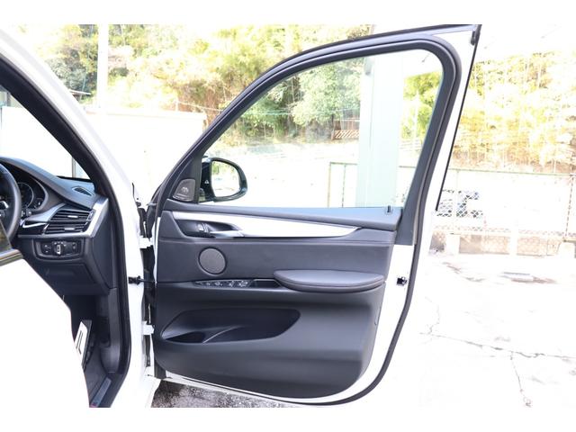 Ｘ５ リミテッドホワイト　２年間保証付　限定車　電動サンルーフ　黒革シート　シートヒーター　ハーマンカードン　ソフトクローズ　純正ＨＤＤナビ　地デジＴＶ　サラウンドビュー　純正２０インチＡＷ　パワーバックドア　ＡＣＣ　ＥＴＣ（19枚目）