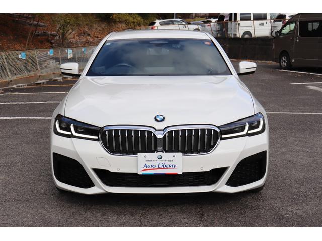 ５シリーズ ５２３ｄｘＤｒｉｖｅＭスポーツ４０ｔｈアニバサリＥＤ　２年間保証付　限定車　黒革シート　前席シートヒーター　純正ＨＤＤナビ　全方位カメラ　地デジＴＶ　アダプティブＬＥＤヘッドライト　オートトランク　アダプティブサスペンション　ワイヤレス充電　ＨＵＤ（4枚目）