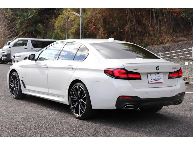 ５シリーズ ５２３ｄｘＤｒｉｖｅＭスポーツ４０ｔｈアニバサリＥＤ　２年間保証付　限定車　黒革シート　前席シートヒーター　純正ＨＤＤナビ　全方位カメラ　地デジＴＶ　アダプティブＬＥＤヘッドライト　オートトランク　アダプティブサスペンション　ワイヤレス充電　ＨＵＤ（7枚目）