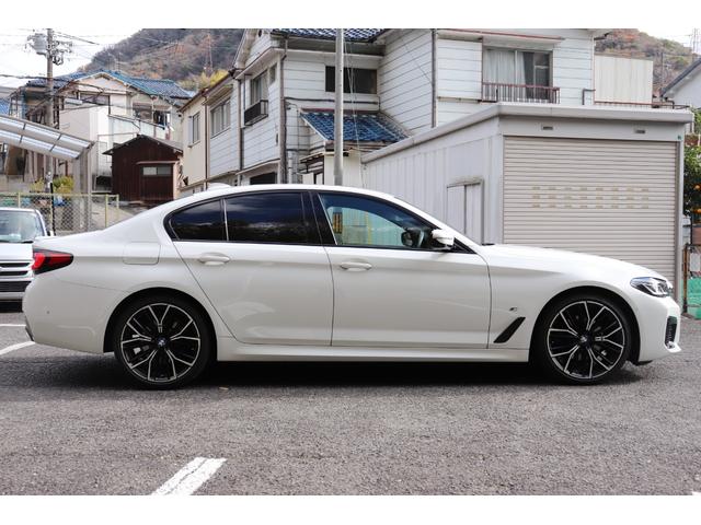 ５シリーズ ５２３ｄｘＤｒｉｖｅＭスポーツ４０ｔｈアニバサリＥＤ　２年間保証付　限定車　黒革シート　前席シートヒーター　純正ＨＤＤナビ　全方位カメラ　地デジＴＶ　アダプティブＬＥＤヘッドライト　オートトランク　アダプティブサスペンション　ワイヤレス充電　ＨＵＤ（10枚目）