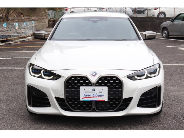 ４シリーズ Ｍ４４０ｉ　ｘＤｒｉｖｅグランクーペ　２年間保証付　カーブドディスプレイ　黒革シート　シートヒーター　アダプティブＭサスペンション　フルセグＴＶ　Ｈａｒｍａｎ／Ｋａｒｄｏｎ　レーザーライト　全方位カメラ　ワイヤレス充電　ＡＣＣ　ＨＵＤ（4枚目）