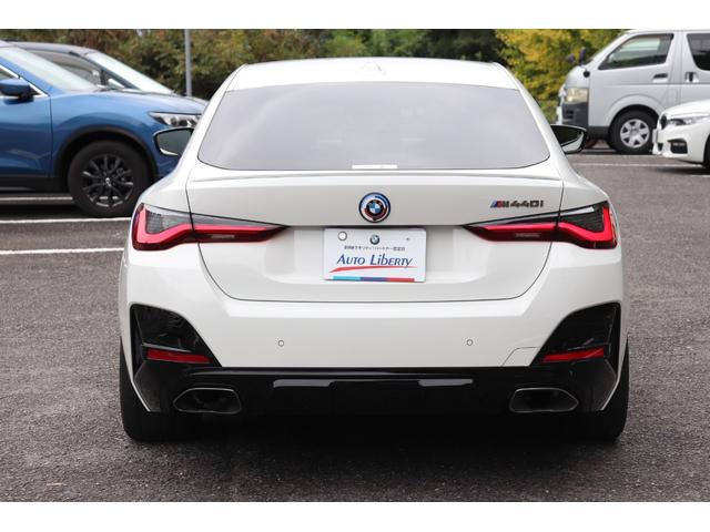 ４シリーズ Ｍ４４０ｉ　ｘＤｒｉｖｅグランクーペ　２年間保証付　カーブドディスプレイ　黒革シート　シートヒーター　アダプティブＭサスペンション　フルセグＴＶ　Ｈａｒｍａｎ／Ｋａｒｄｏｎ　レーザーライト　全方位カメラ　ワイヤレス充電　ＡＣＣ　ＨＵＤ（8枚目）
