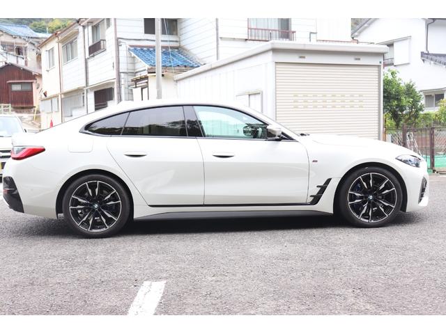 ４シリーズ Ｍ４４０ｉ　ｘＤｒｉｖｅグランクーペ　２年間保証付　カーブドディスプレイ　黒革シート　シートヒーター　アダプティブＭサスペンション　フルセグＴＶ　Ｈａｒｍａｎ／Ｋａｒｄｏｎ　レーザーライト　全方位カメラ　ワイヤレス充電　ＡＣＣ　ＨＵＤ（10枚目）