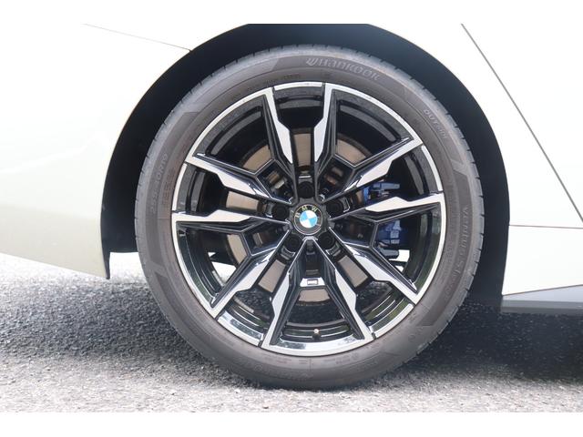 ４シリーズ Ｍ４４０ｉ　ｘＤｒｉｖｅグランクーペ　２年間保証付　カーブドディスプレイ　黒革シート　シートヒーター　アダプティブＭサスペンション　フルセグＴＶ　Ｈａｒｍａｎ／Ｋａｒｄｏｎ　レーザーライト　全方位カメラ　ワイヤレス充電　ＡＣＣ　ＨＵＤ（14枚目）